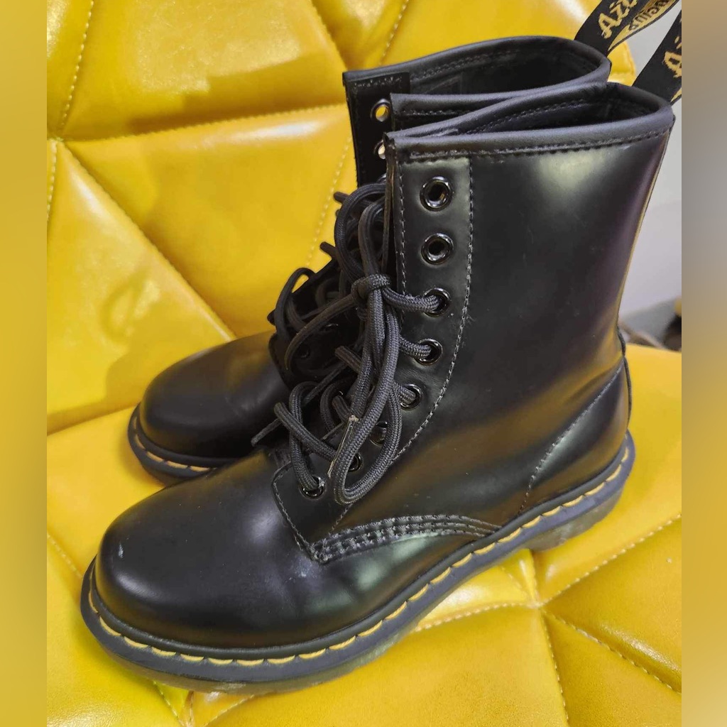 Dr Martens 1460 8 Eye Women’s 6